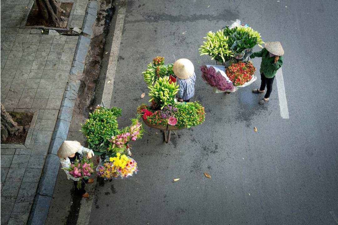 Grote bloemeninstallatie bij merkactivatie